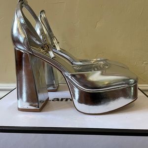 NEW Larroude - Ari Ankle Strap Platform Pump (metallic silver)